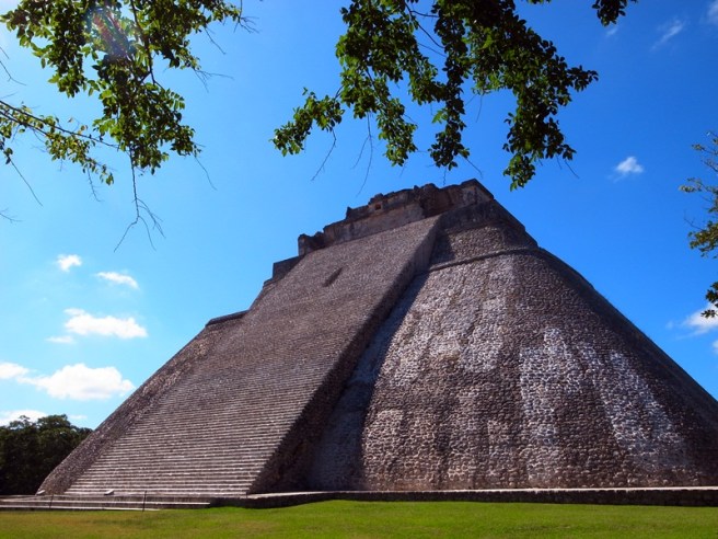 uxmal pyramid1
