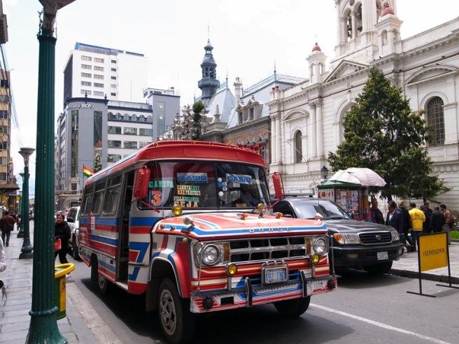 重遇在危地馬拉常見到的Chicken Bus，在這裡這些巴士應該都是服務短程路線