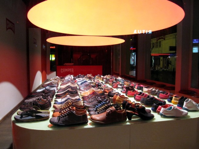 雖然店舖都很早關門，但對於旅費緊湊的我，單是看櫥窗也很足夠。店外店內的設計也很美