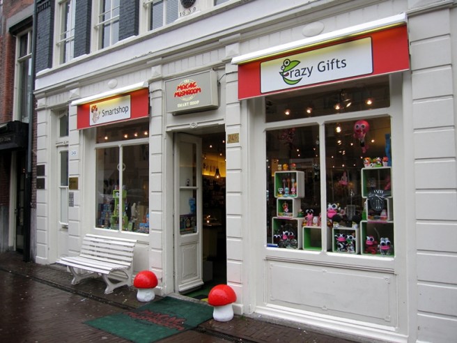 就是在這店裡買了一些是家具