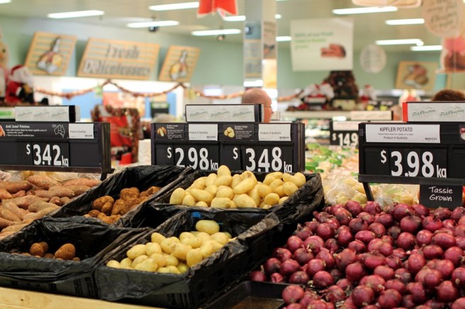 Woolworth是澳洲的大型超市，我們都在這裡買零食和燒烤食物