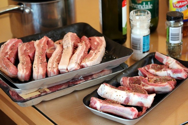 回到房裡，就開始我們的BBQ大餐，食物都是從Deloraine的Woolworths買過來的