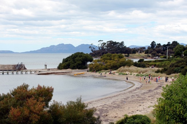 一個半小時到達Swansea，Swansea附近有不少沙灘。我們就先在這裡吃個中午飯，才開進Freycinet