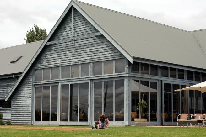 餐廳的玻璃屋設計，感受到大自然和陽光