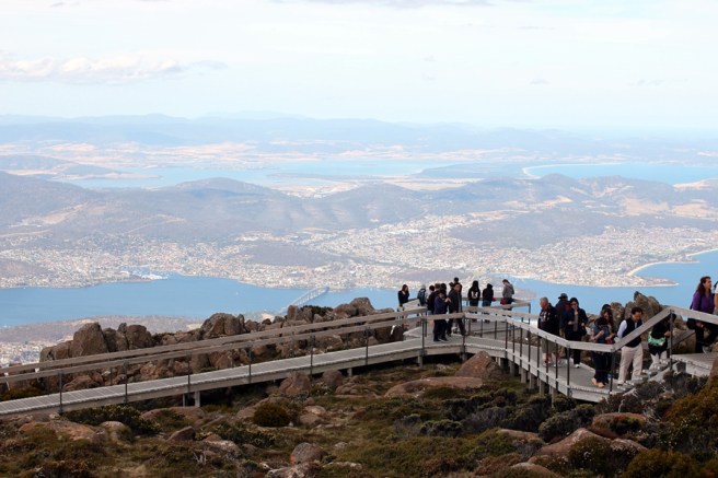山上有一條觀光道，可以看到Hobart全景