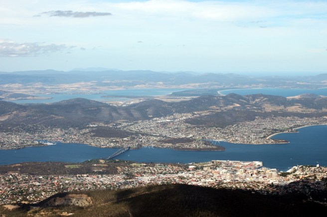 天朗氣晴時，還可以望到Bruny Island