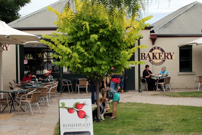 可以坐在室外的地方，慢慢享受