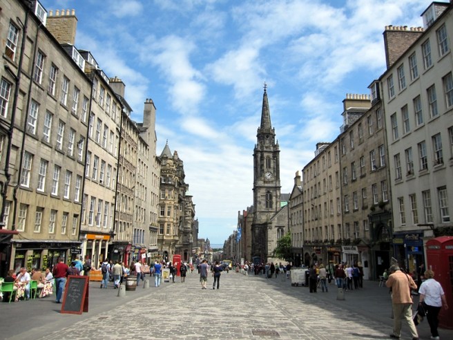 朋友告訴我們蘇格蘭很美，還有一定要參加高地遊。我們就來了。