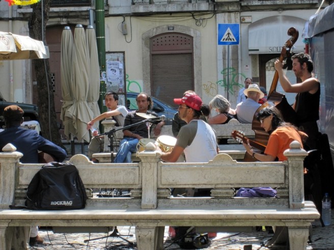 在這懶洋洋的夏日,當然少不了街頭的樂隊表演
