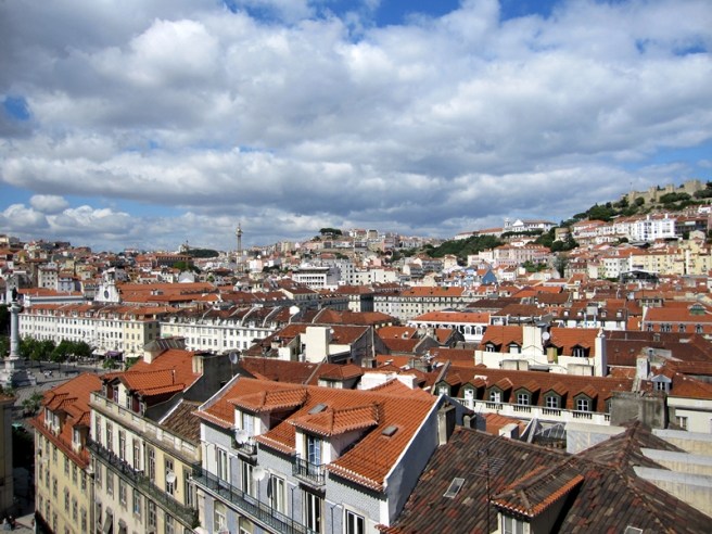 barrio alto skyline 從高處的Barrio Alto向外望,一層層的白色房子構成里斯本的地貌