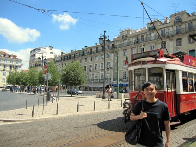 穿過舊城門,就坐半個小時的輕鐵到了Belem,Belem有著不少地道建築和國家纪念碑
