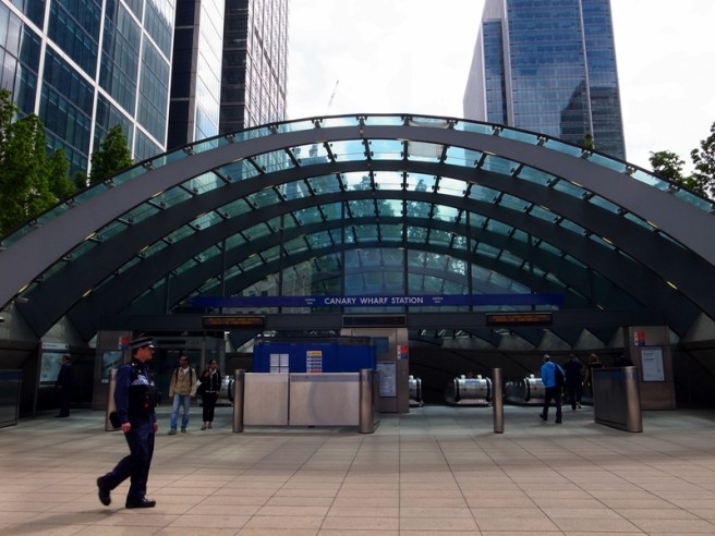 坐銀色線去到Canary Wharf就要轉坐DLR