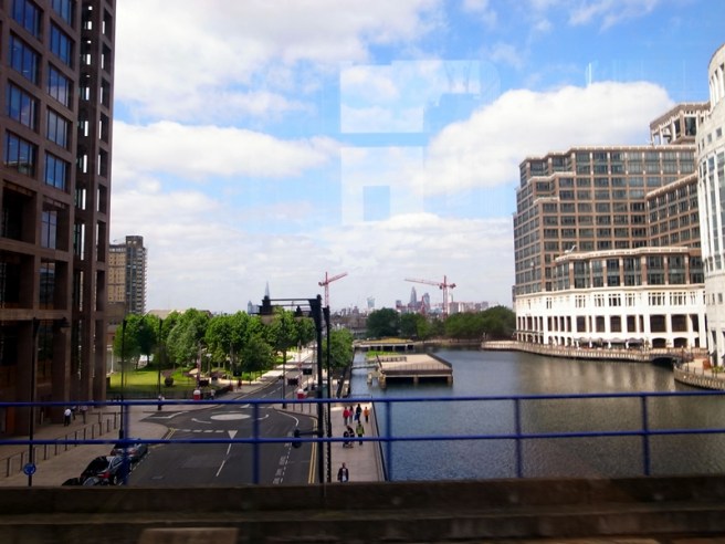 Canary Wharf是倫敦新的金融商業區。我覺得有點像新加坡，都是由很多個Quay組成