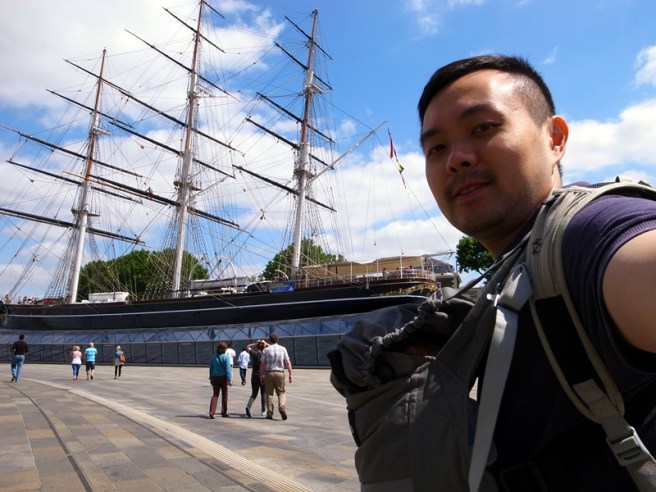 一出站轉左再轉再就會看見一艘超大的船，這就是cutty sark