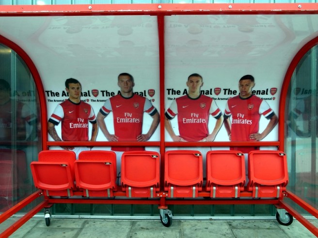 去到門口就有阿仙奴球員列隊歡迎