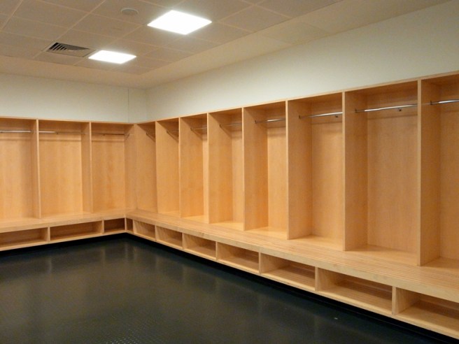 作客更衣室根據統計，愈舒服的更衣室能令作客球隊表演較差。因為如果環境太差，愈能激起對手的士氣