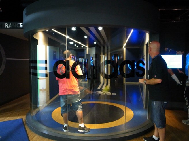 我覺得這些球場參觀一定要有一個地方給球迷踢踢球才過癮