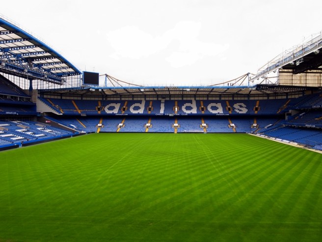 換個角度，在球門後方的位置望過去