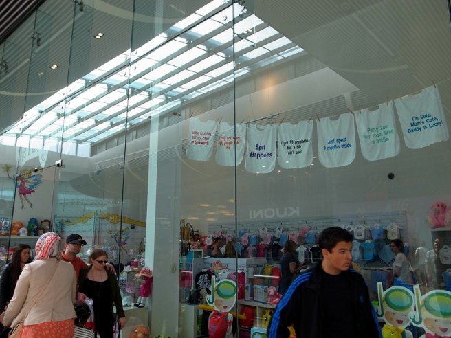 可以自選字句訂製的口水堅和衫仔店