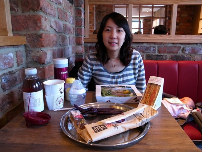 飲食方面，有Pret，一間Cafe，一間Jamie Oliver的小店