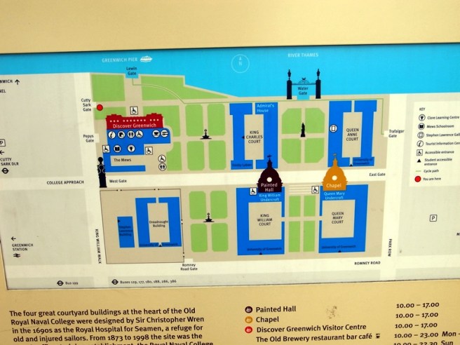 還是走回頭回到地面，先去看看近海的皇宮和海軍學院