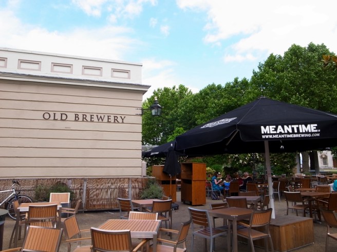 旁邊是古舊的釀酒廠