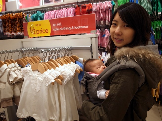 媽媽幫你試一下衫仔先